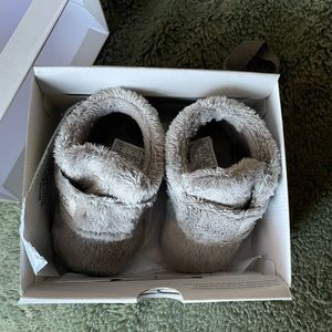 Ugg Unisex Bixbee slipper for babys size 02/03 (6-12 Months)